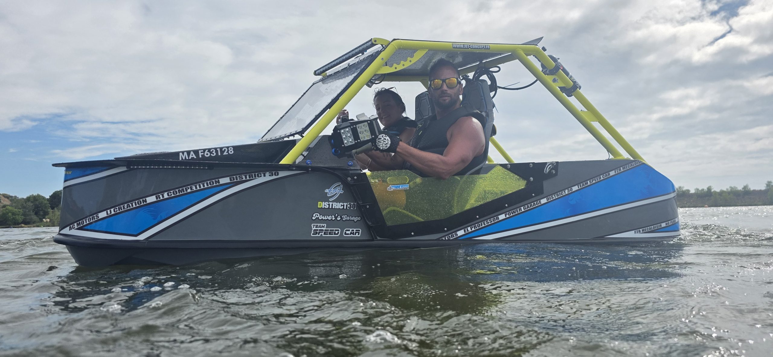 Jet Boat vue latérale